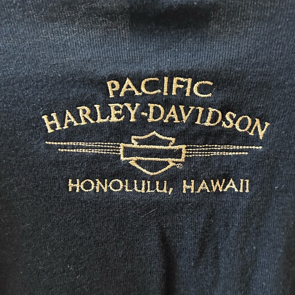 Vintage 2001 Pacific Harley Davidson V neck t shirt with faux leopard fur trim. - Picture 5 of 15